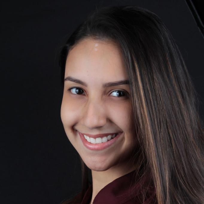 Dra. Bruna Lobo
