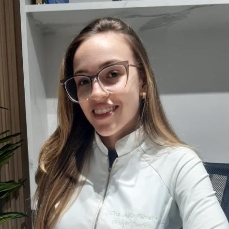 Dra. Júlia Santos